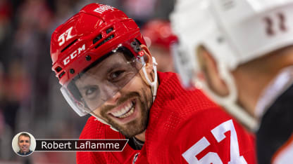 SIDE PERRON BADGE LAFLAMME