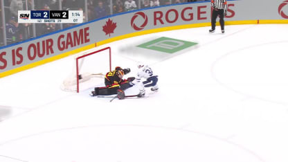 Tolopilo se dresse devant Matthews