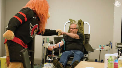 Ottawa Senators Donate with Canadian Blood Services