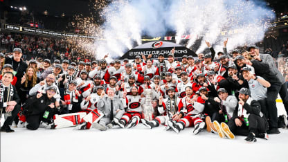 Les Hurricanes célèbrent leur victoire de la Coupe