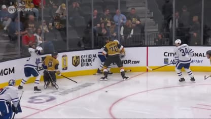 TOR@VGK: Hanifin marca un gol contra Anthony Stolarz