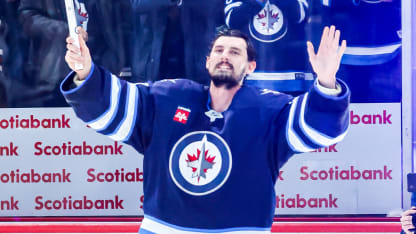 Jetsin Hellebuyck saavutti komean rajapyykin