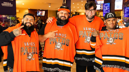 Los Anaheim Ducks rindieron tributo especial a México