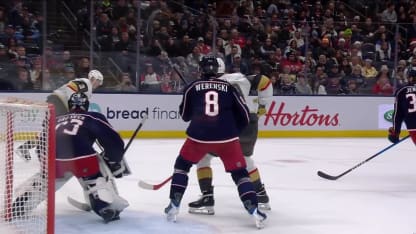 McNabb surprend Greaves d'un angle restreint