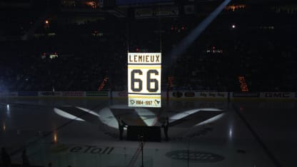 19 novembre Les Penguins retirent le numéro 66 de Lemieux