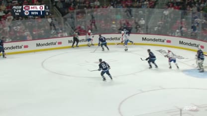 Montembeault frustre Niederreiter avec le grand écart