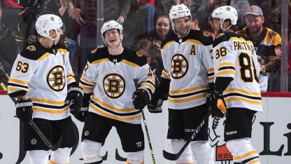 bruins_pillars