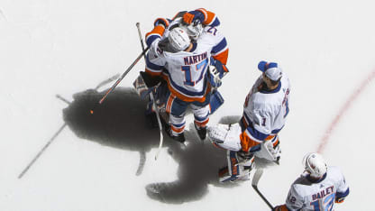 POTY_32_Hug_Overhead