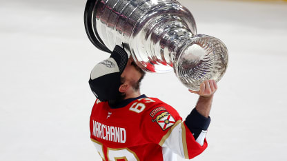 Marchand zvedl Stanley Cup po 14 letech