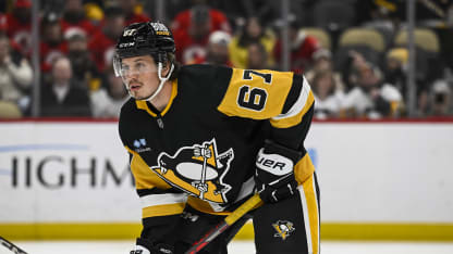 Rickard Rakell ovan center för Pittsburgh Penguins