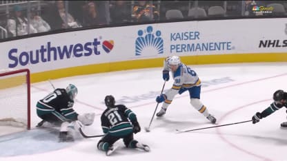 Holloway met la table pour Broberg