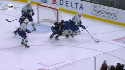 VAN@UTA: Demko with a great save against Michael Carcone