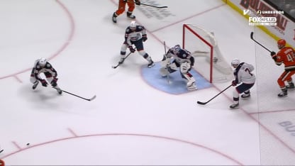 McTavish surprend Merzlikins après un revirement