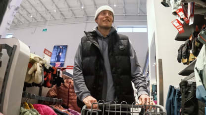 Shopping with Patrik Laine for Opération Père Noël