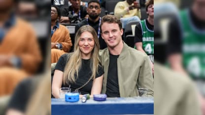 Oettinger at Mavericks game