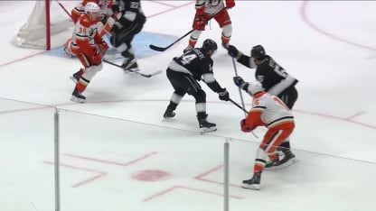 Laferriere persiste et compte