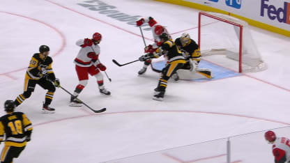 CAR@PIT: Chatfield scores goal against Stuart Skinner