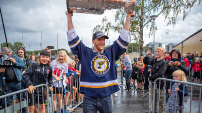 Gunnarsson brings Stanley Cup to Orebro, Sweden