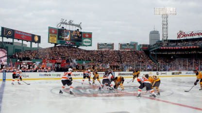 Flyers-Burins-wide-shot-Winter-Classic-Fenway