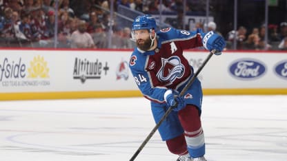 Konkarit jahtaavat merkkipaaluja