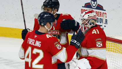 Vitek Vanecek tuvo un debut soñado con los Florida Panthers