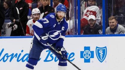 Victor Hedman utgick skadad när Lightning besegrade Hurricanes