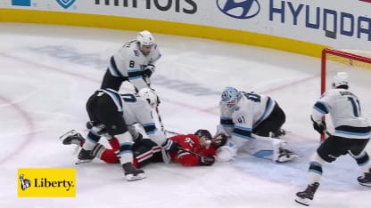 UTA@CHI: Vanecek with a great save against Ilya Mikheyev