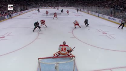 CGY@LAK: Wolf with a great save against Trevor Moore