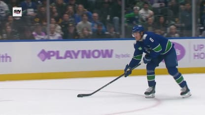 Boeser brise l'égalité en 3e période