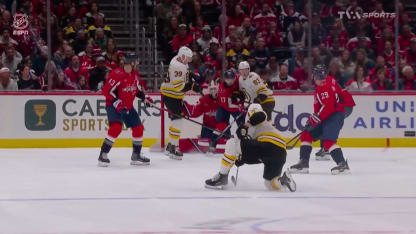 Le tir de McAvoy se fraie un chemin