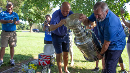Bob Plager takes Stanley Cup to brother's final resting place