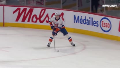 NYI@MTL: Schaefer scores goal against Samuel Montembeault