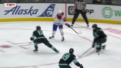 MTL@SEA: Newhook scores PPG against Joey Daccord