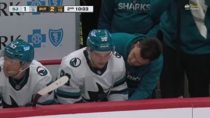 Kurashev kracht in Pittsburgh in die Bande