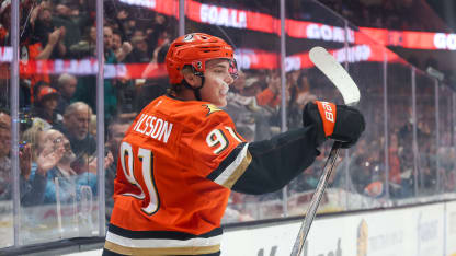 Carlsson Gets the Ducks Within a Goal Again