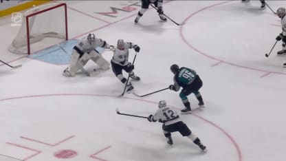 LAK@SJS: Kurashev scores goal against Anton Forsberg