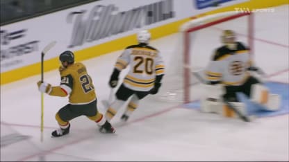 Howden triple l'avance en 3e période