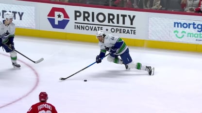 VAN@DET: Raymond scores goal against Kevin Lankinen