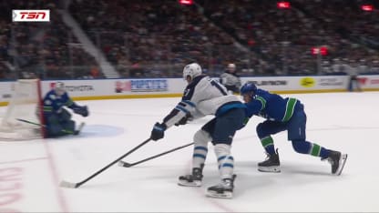 WPG@VAN: Perfetti scores goal against Nikita Tolopilo