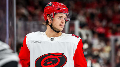 LIVE: Hurricanes at Blackhawks