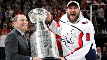 OvechkinAcceptsCup