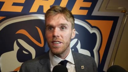 McDavid voit son numéro être retiré par les Otters d’Erie