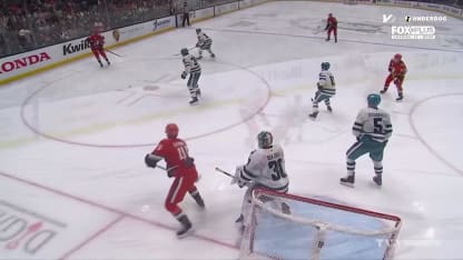 Carlson frappe encore en A.N.