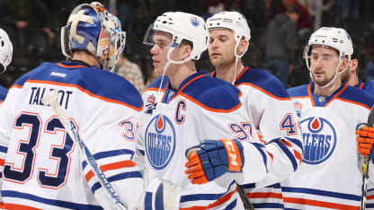 Oilers-celebrate 11-24
