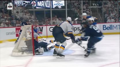 Scheifele inscrit le premier but du match contre Binnington
