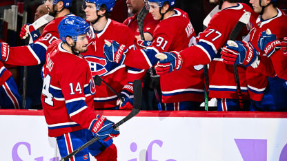 Suzuki extends lead late in 3rd