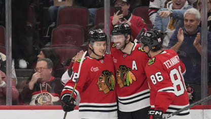 32 ve 32 2025 Chicago Blackhawks