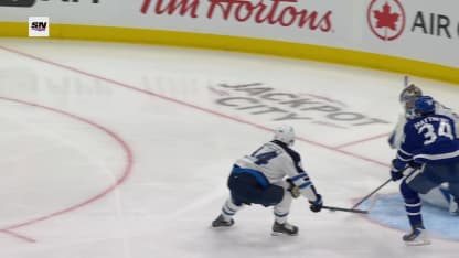 Matthews réduit l'écart de moitié