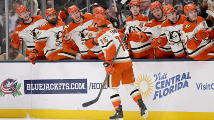 Strome, Poehling cap nice passing play