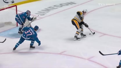 Acciari bien servi par Soderblom